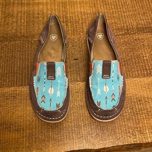Ariat Cruiser. Size 9. Brown suede, cute blue/red arrow design on top